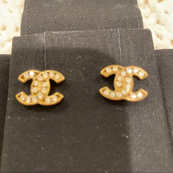 SOLD Chanel cc crystal earrings aged gold tone - Picture 3 of 7